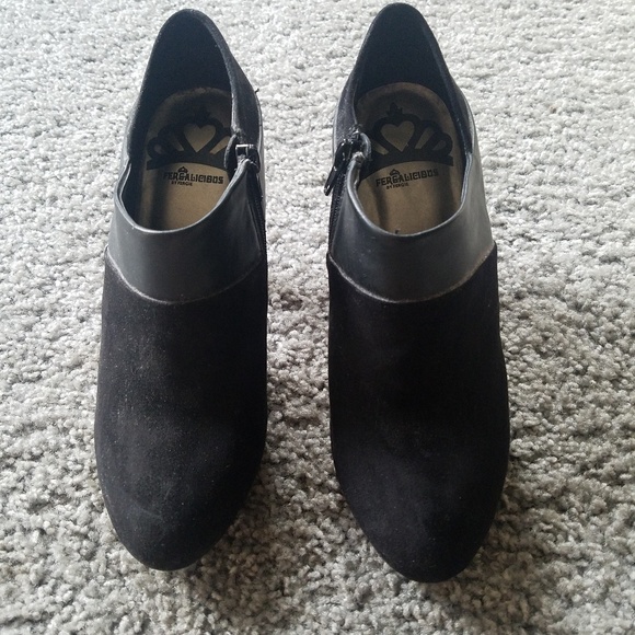 Fergalicious Black Leather and Suede Booties, size - Picture 4 of 4